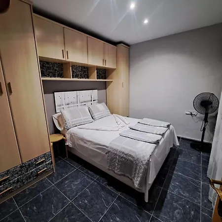 Cibeles Apartment